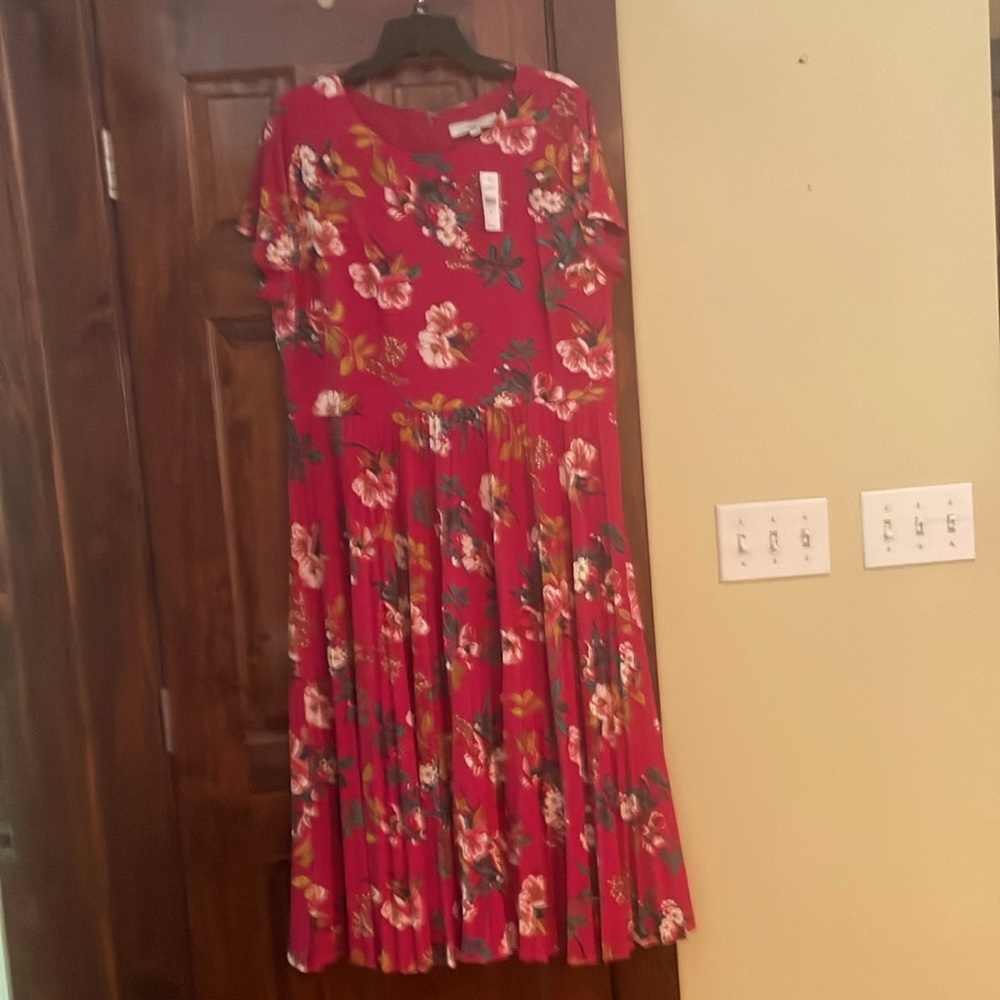 Beautiful Loft midi Dress never worn. Soft pleats